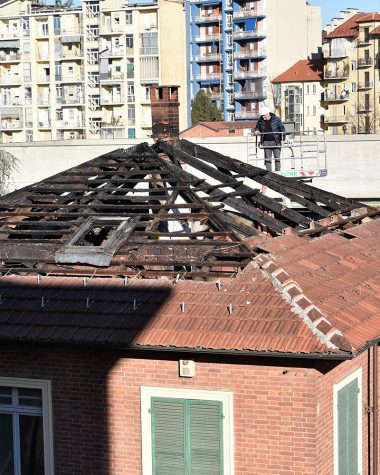 Risanamento copertura di un tetto bruciato
